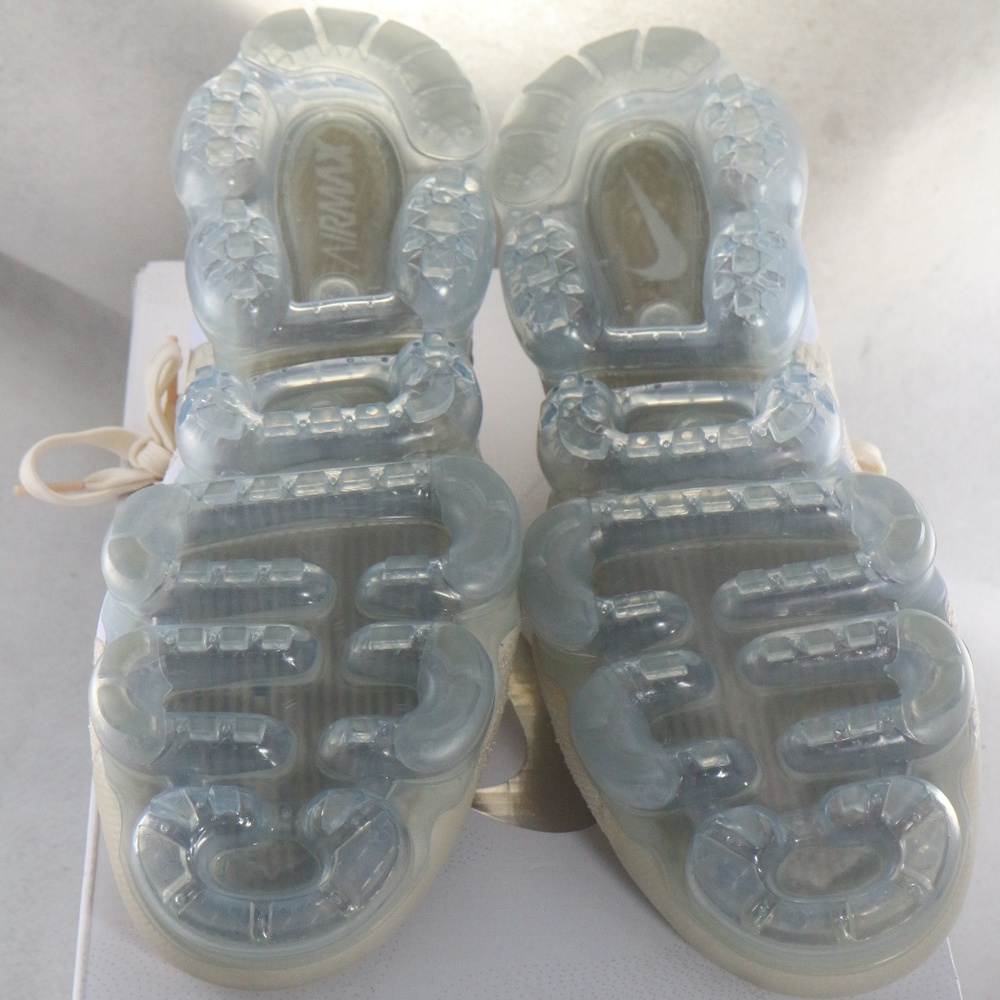 SOLD Nike W Air Vapormax Flykinit 2 'Light Sneaker - Picture 8 of 8